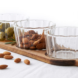 Set van drie borosilicaatglazen kommen Linea met acacia dienblad – 42 cm